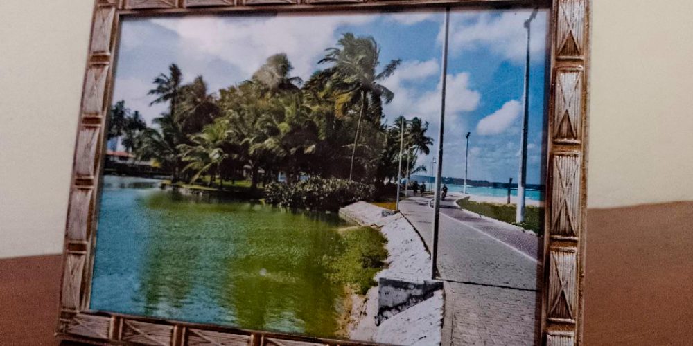 PRET004 - Porta retrato em modelo único de borda marron detalhada